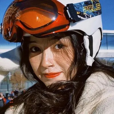 穿着旗袍的女孩